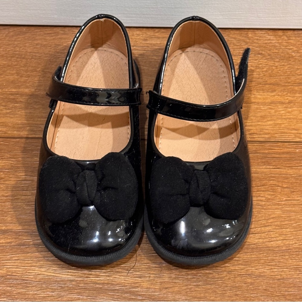 Girls Black Patent Mary Jane Shoes with Bow